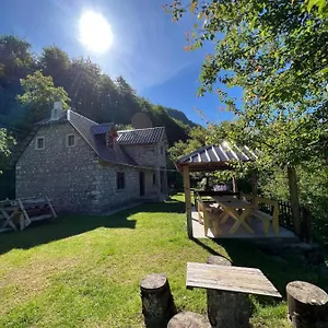  Pensión Gjelaj